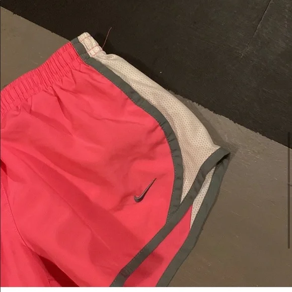 Nike hot pink girls athletic shorts size small! - Picture 3 of 7